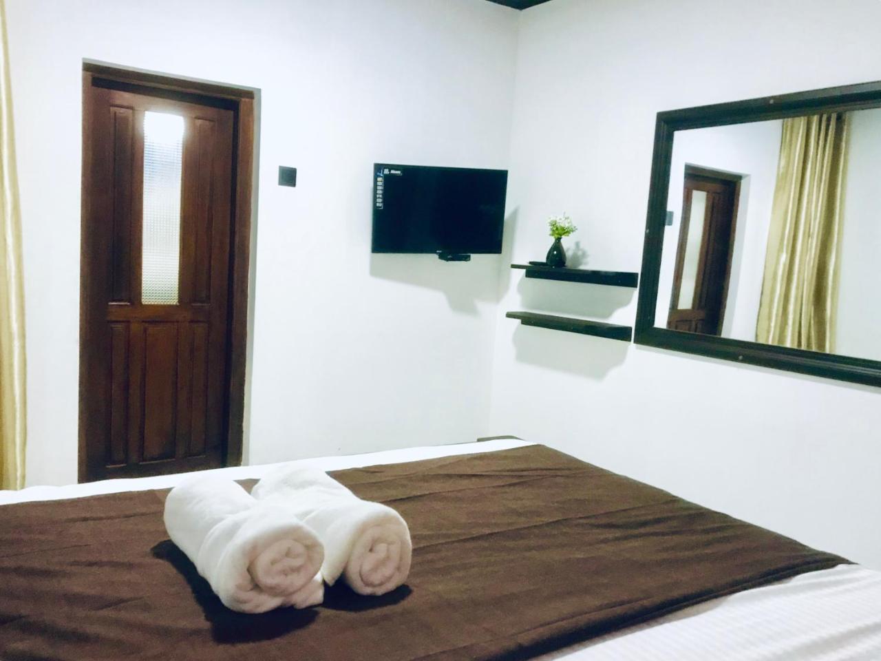 Tamarind Moon Hostel Dikwella Ngoại thất bức ảnh